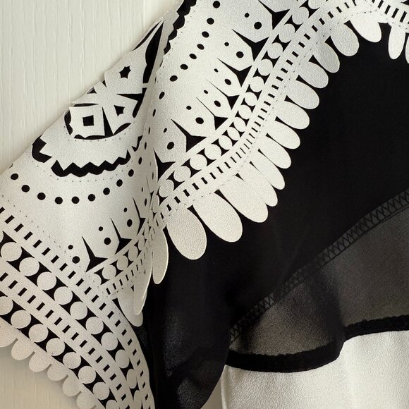 Unique Tribal Cutout Pattern Top - Picture 4 of 5